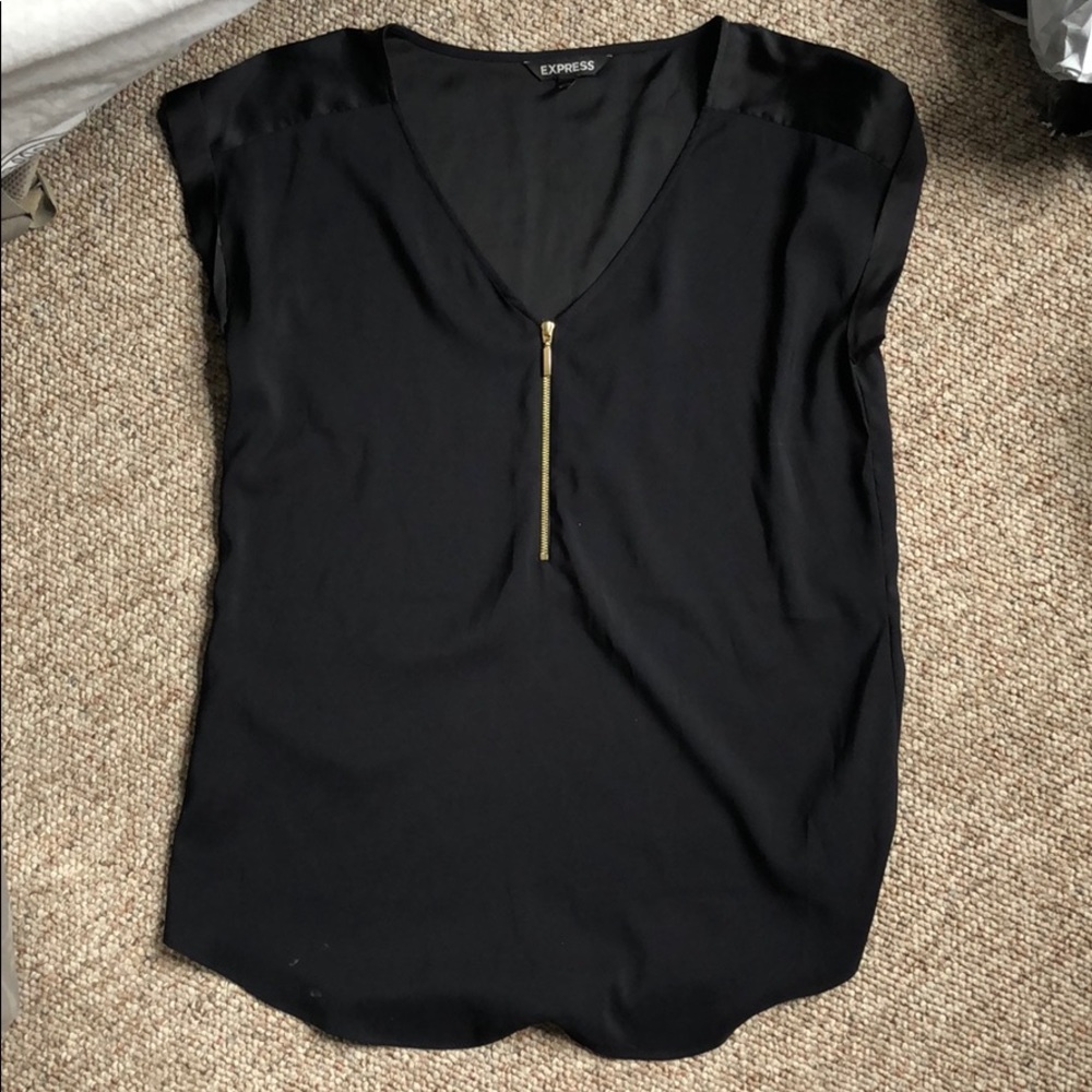 Zipper down, flowy light weight black top!